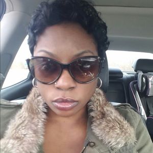 Meet your Posher, Candice